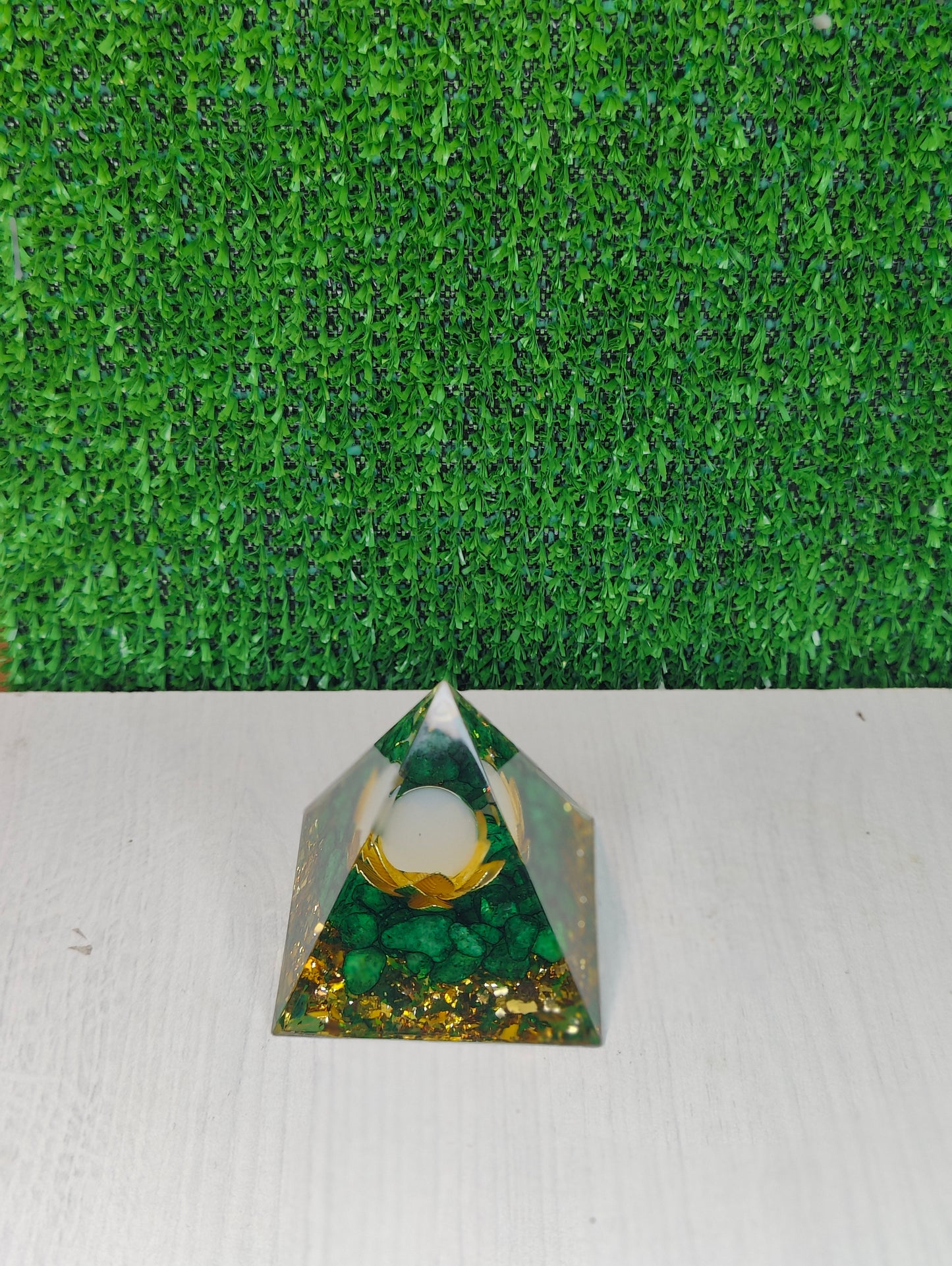 PIRAMIDE DE RESINA