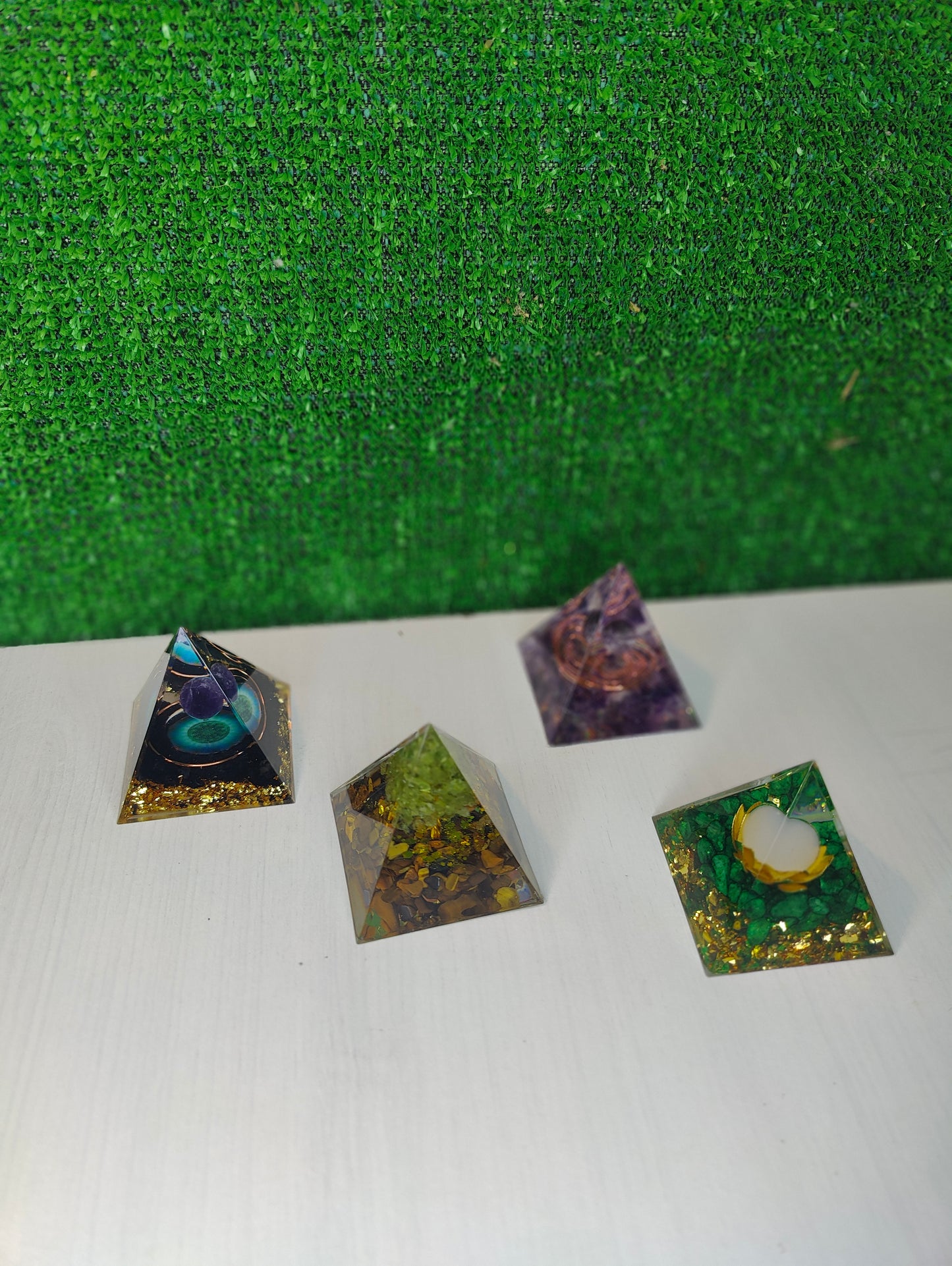 PIRAMIDE DE RESINA