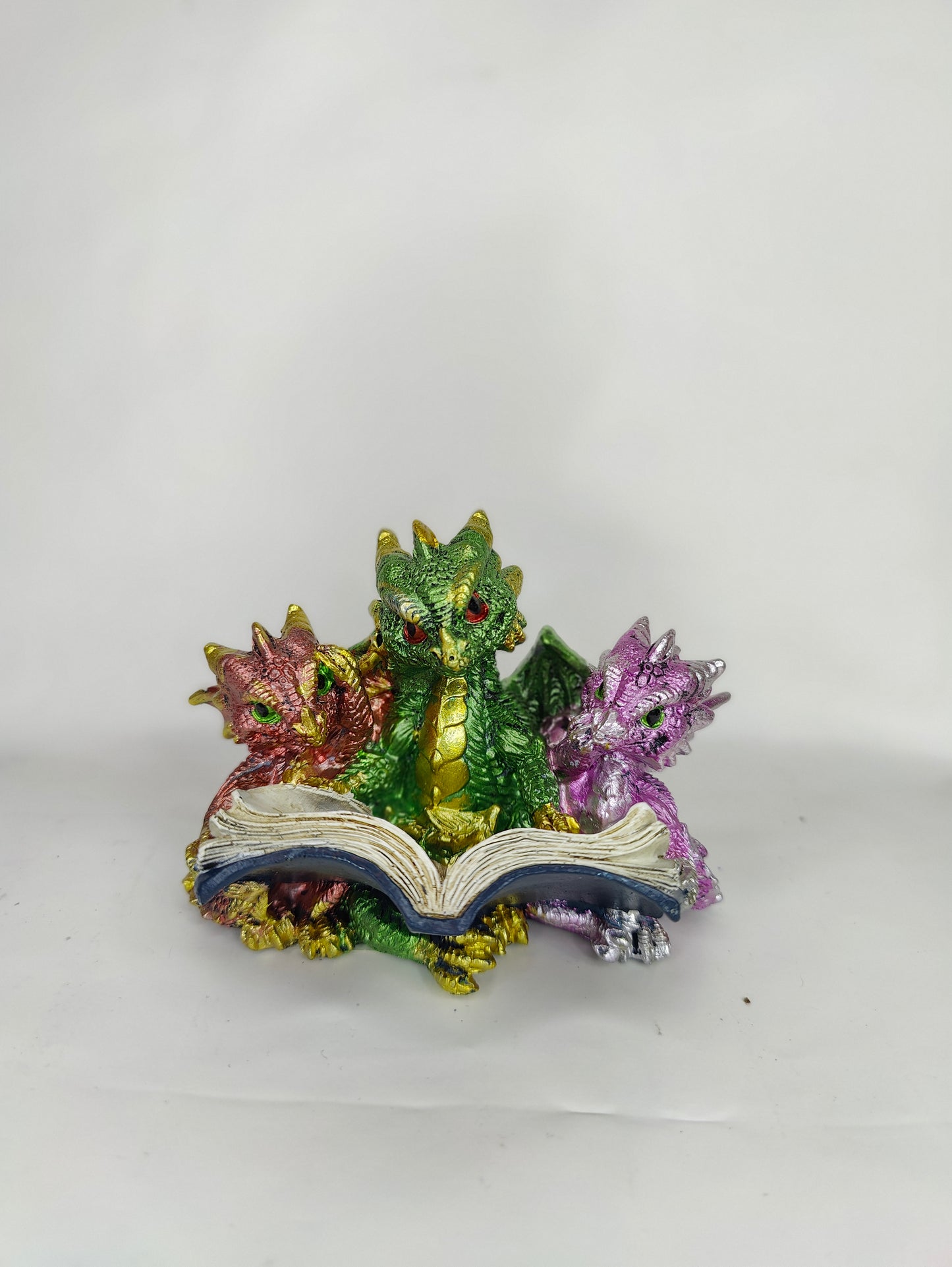FIGURA DRAGONES LEYENDO